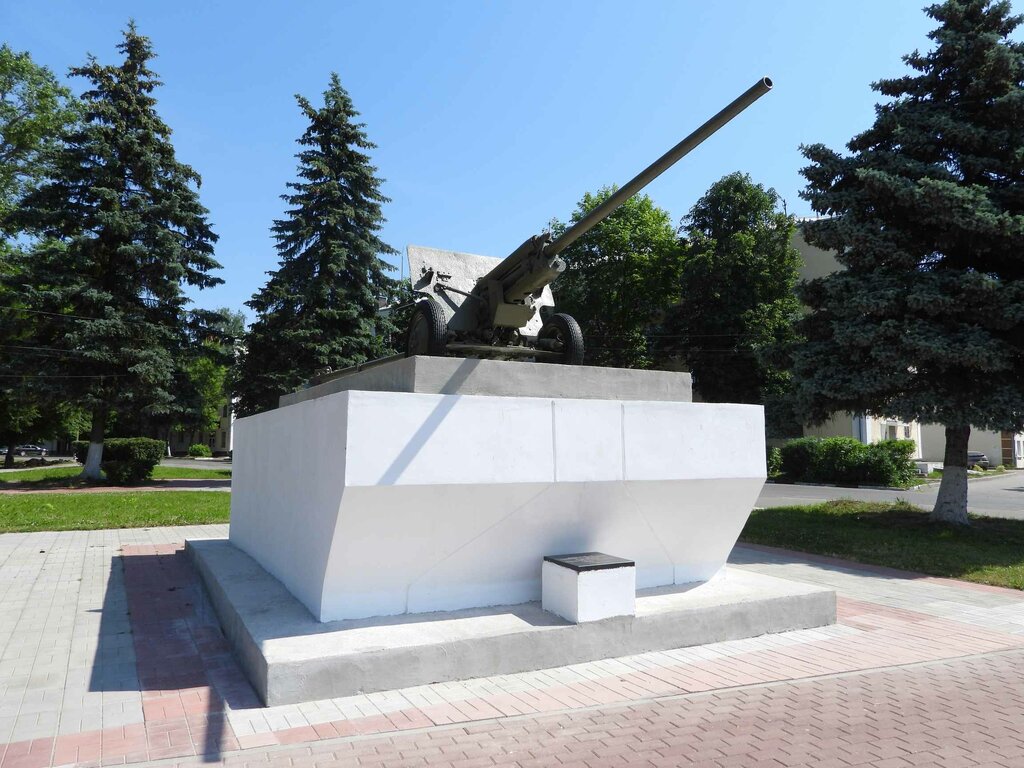 Монумент — противотанковая пушка ЗИС-2 (Ржев)
