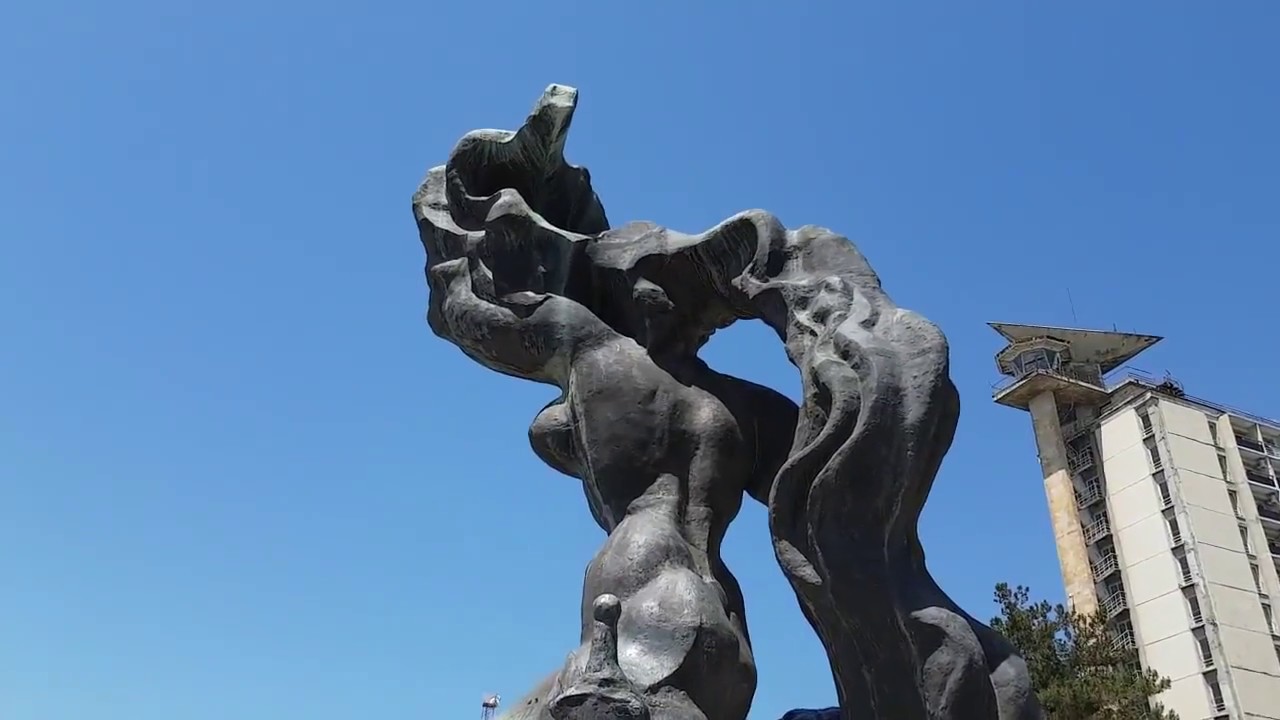 Скульптура «Медея» (Пицунда)