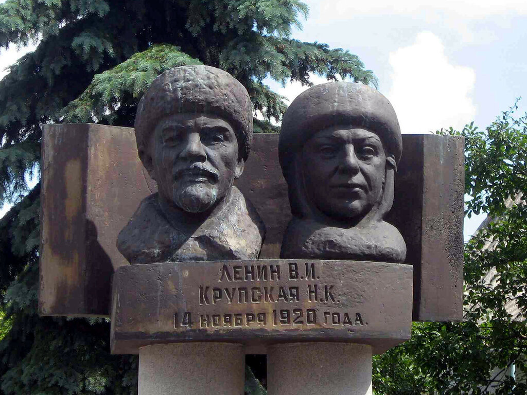 Памятник Ленину и Крупской (Ярополец)