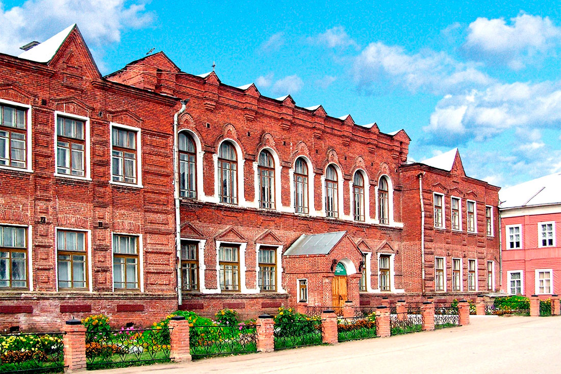 Здание Мариинской женской гимназии (Тотьма)