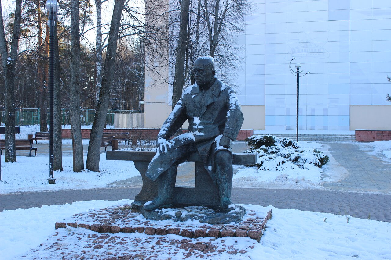 Памятник М. Г. Мещерякову (Дубна)