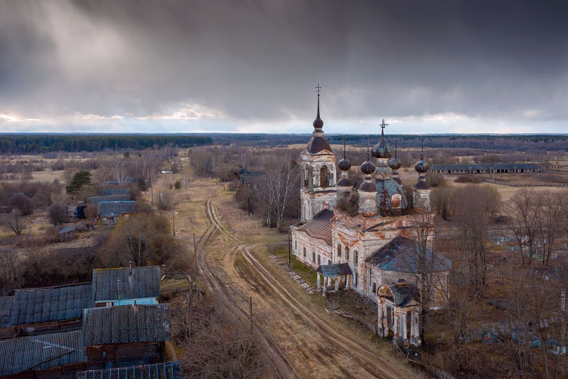 Тихвинская церковь в селе Синёво-Дуброво (Тверская область)