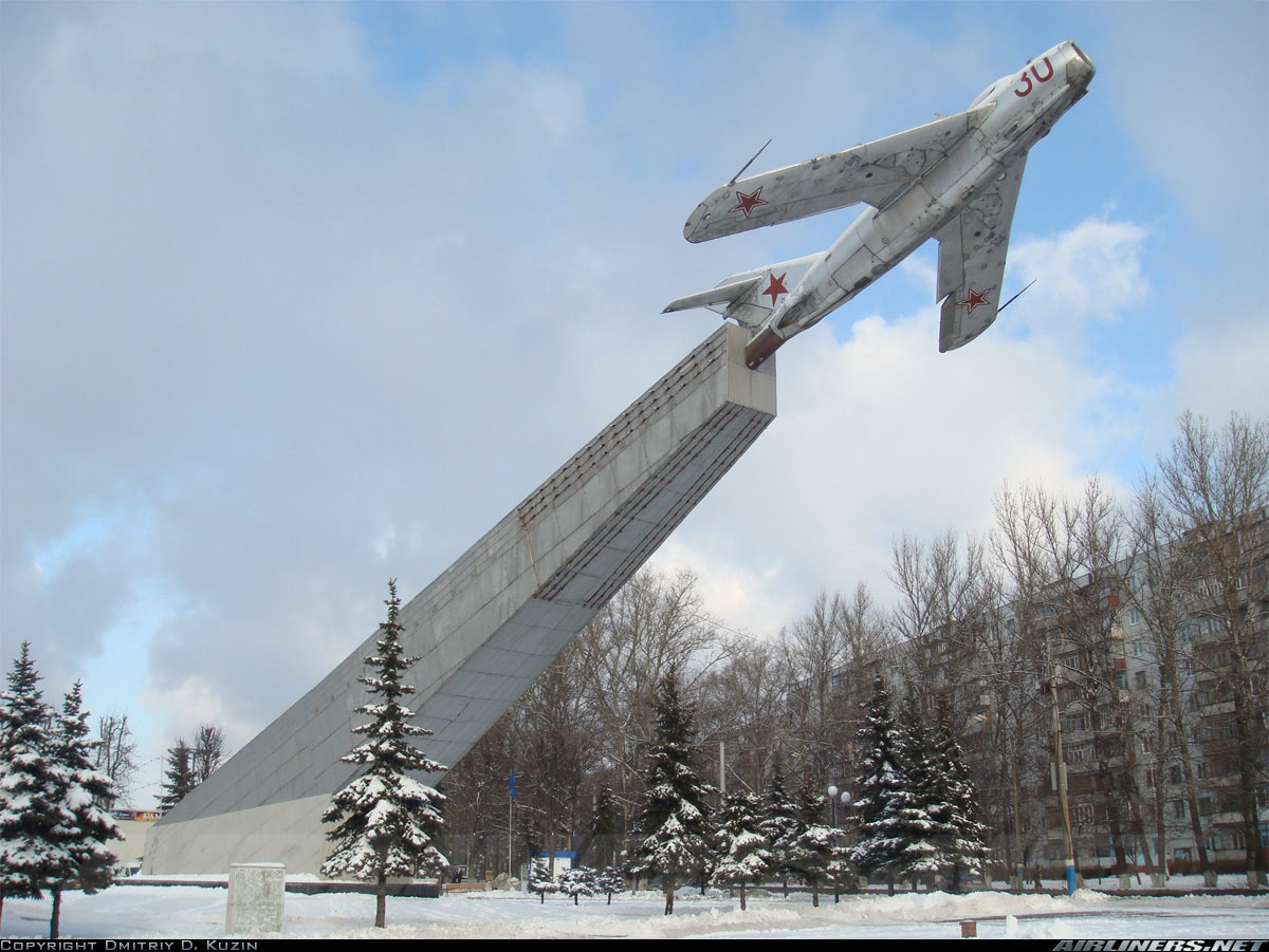 Памятник лётчикам (Брянск)