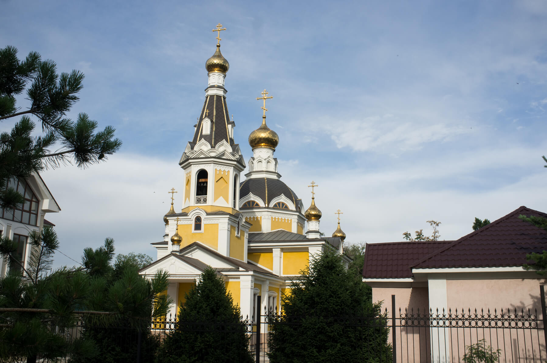 Церковь Михаила Архангела в Каскелене (Казахстан)