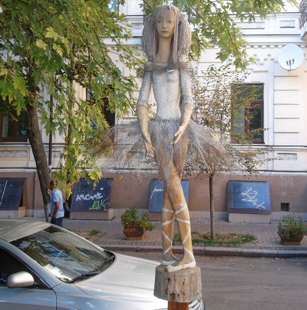 Скульптура «Балерина» (Киев)