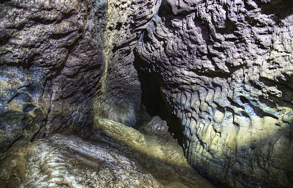 Баскунчакская пещера (Астраханская область)