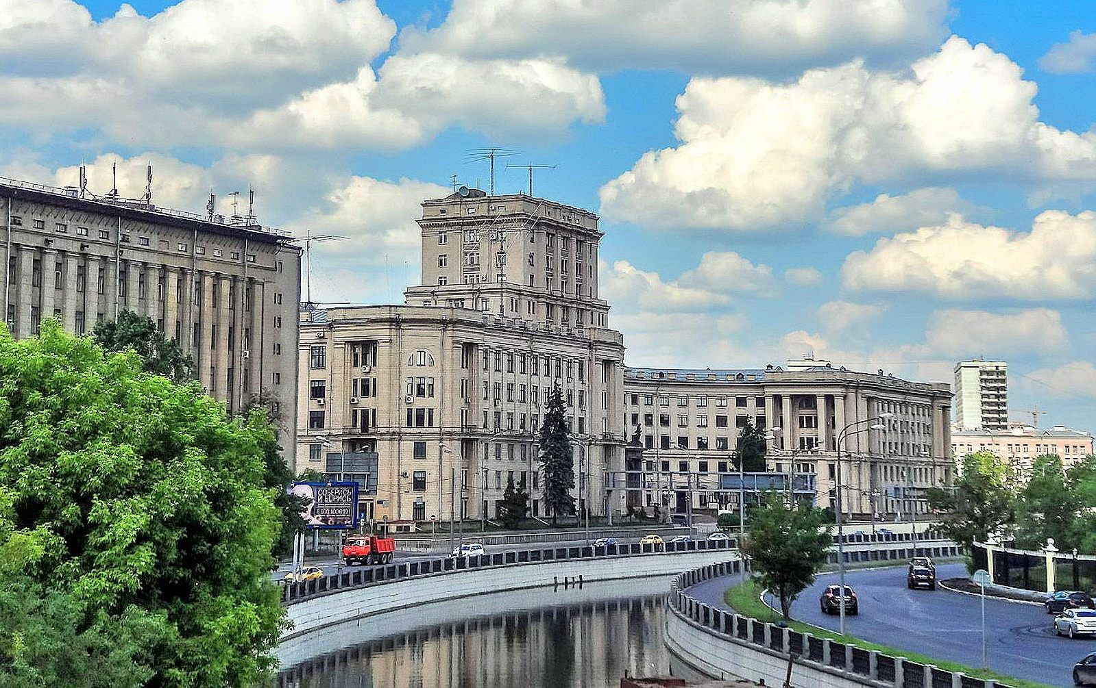 Слободской дворец (МГТУ имени Баумана) (Москва)