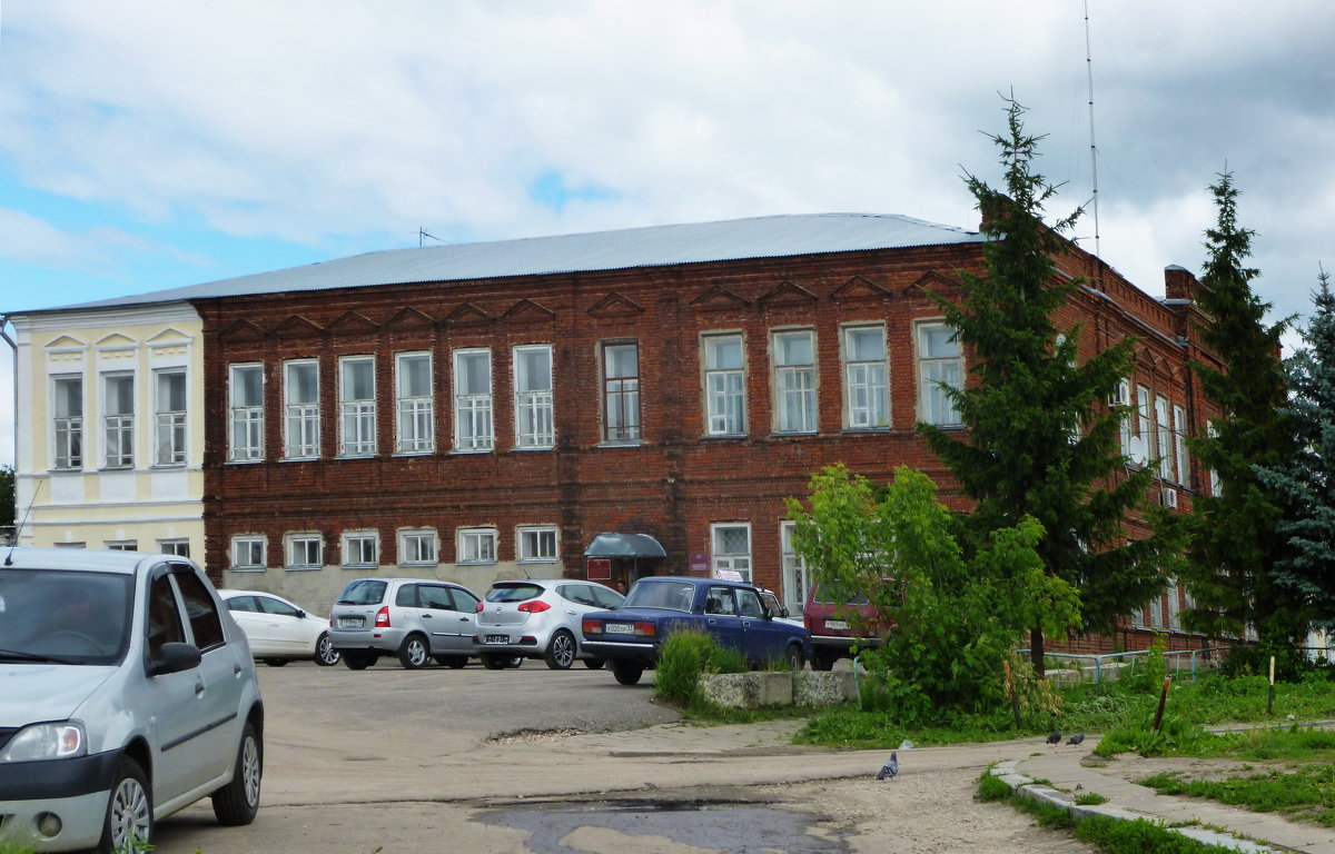 Здание бывшей женской гимназии (Суздаль)