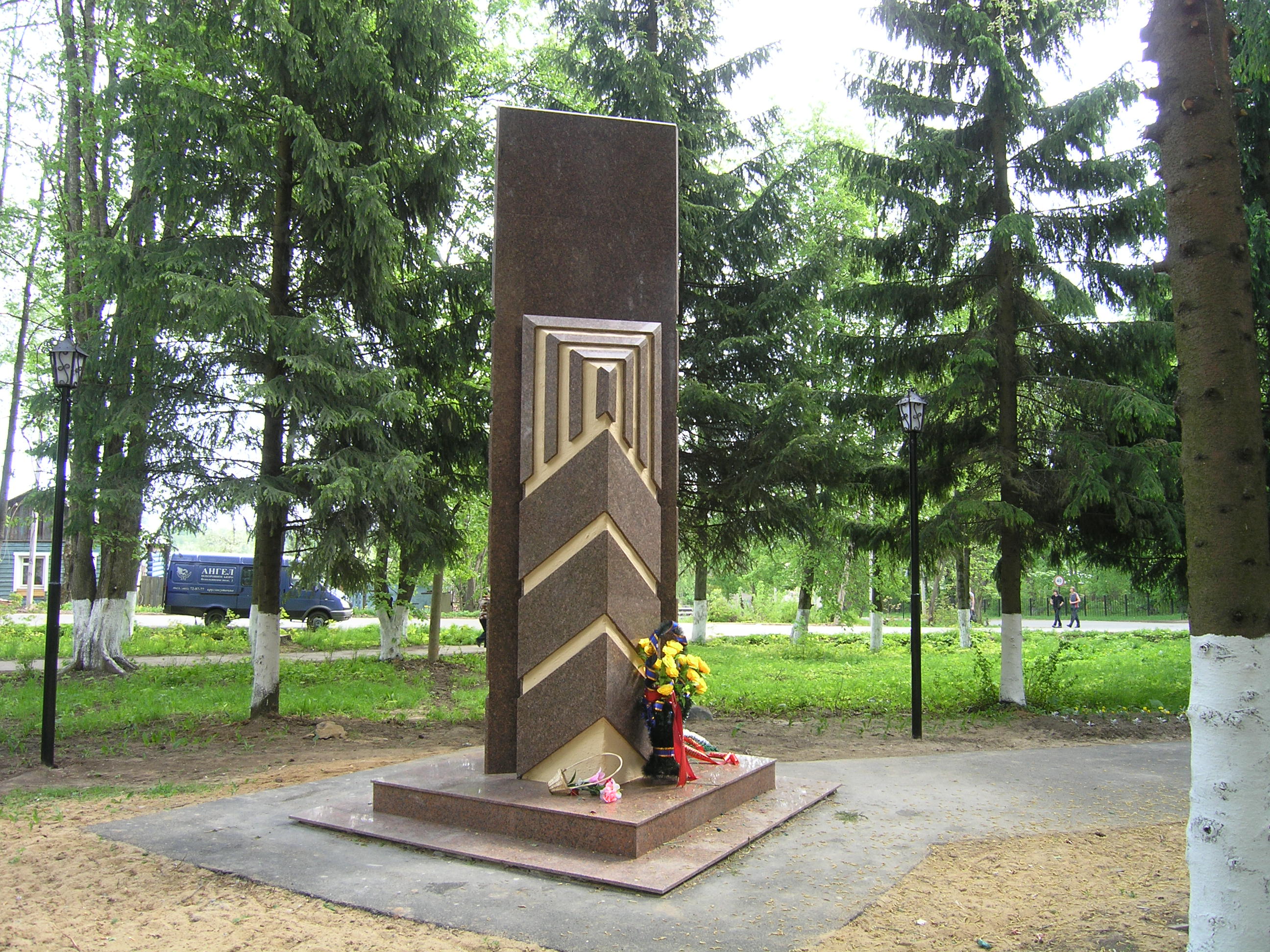 Памятник труженикам тыла (Данилов)