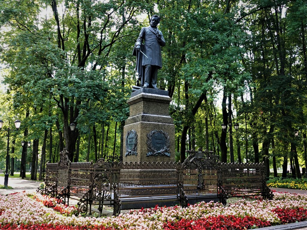 Памятник М. И. Глинке (Смоленск)