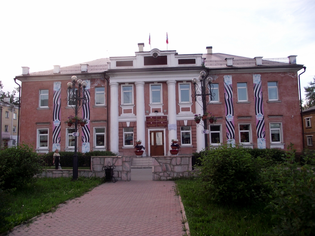 Здание ДК Железнодорожников в Слюдянке (Байкал)