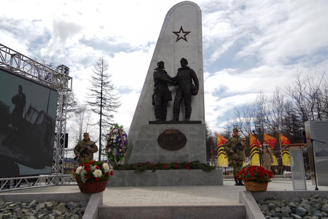 Памятник лётчикам (Магадан)