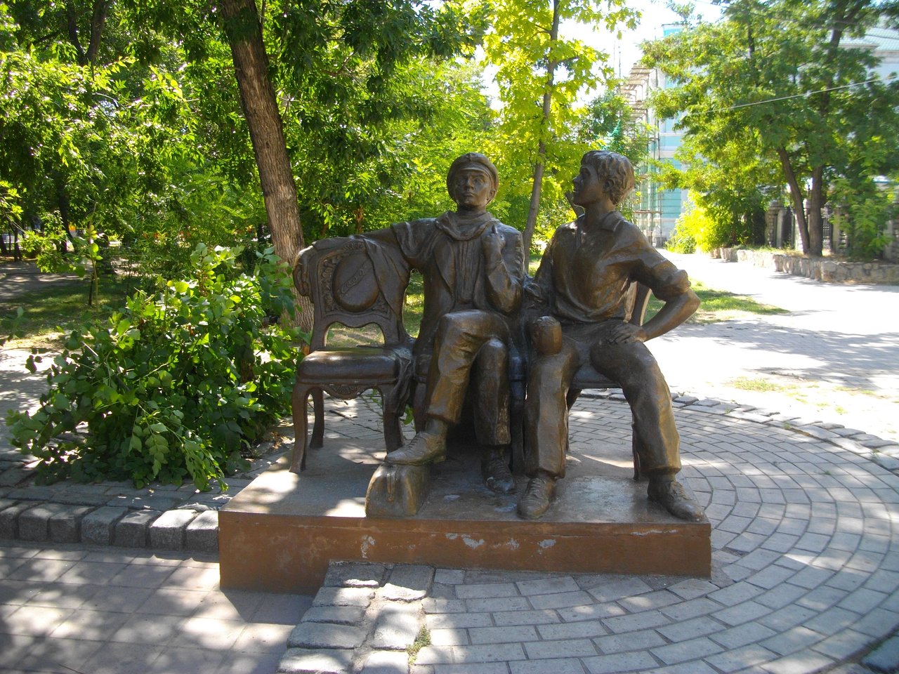 Памятник Бендеру и Балаганову (Бердянск)
