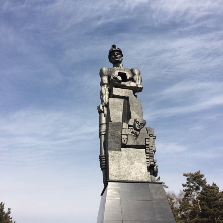 Памятник шахтерам Кузбасса (Кемерово)