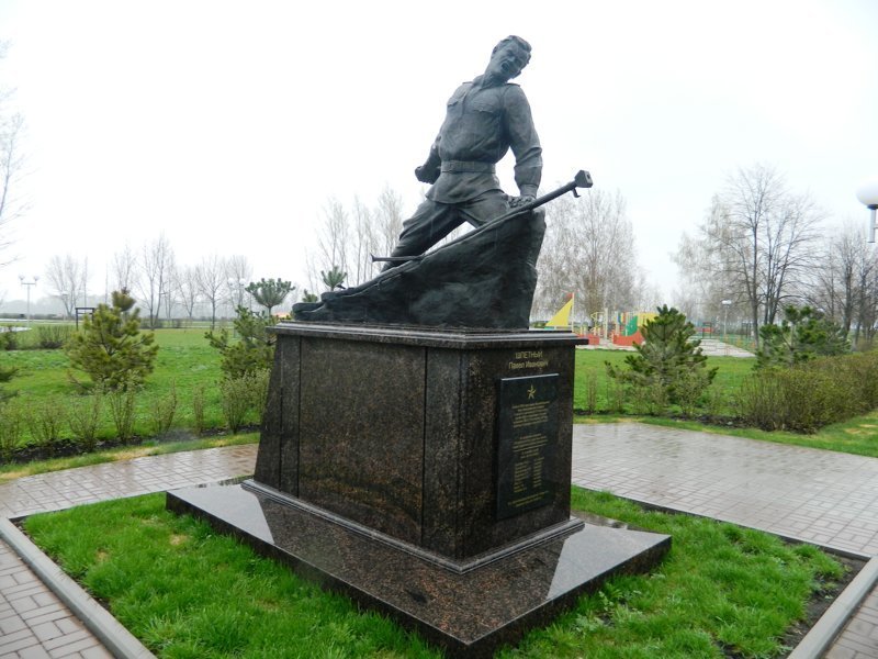 Памятник на месте подвига Шпетного (Прохоровка)