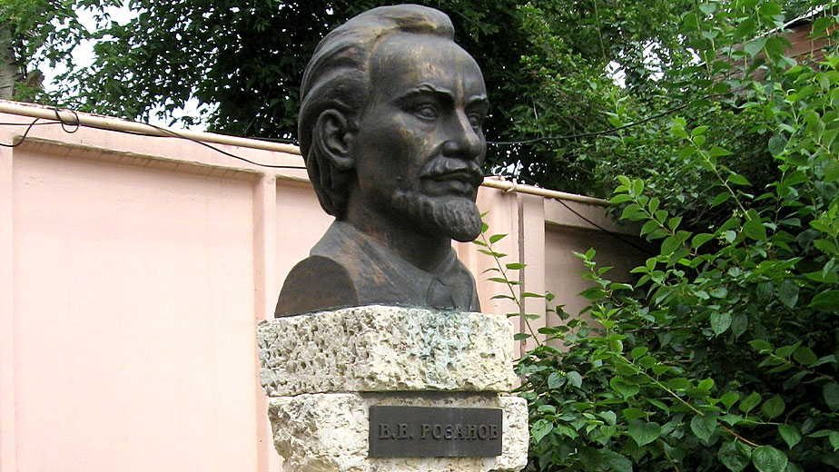 Памятник Василию Розанову (Елец)