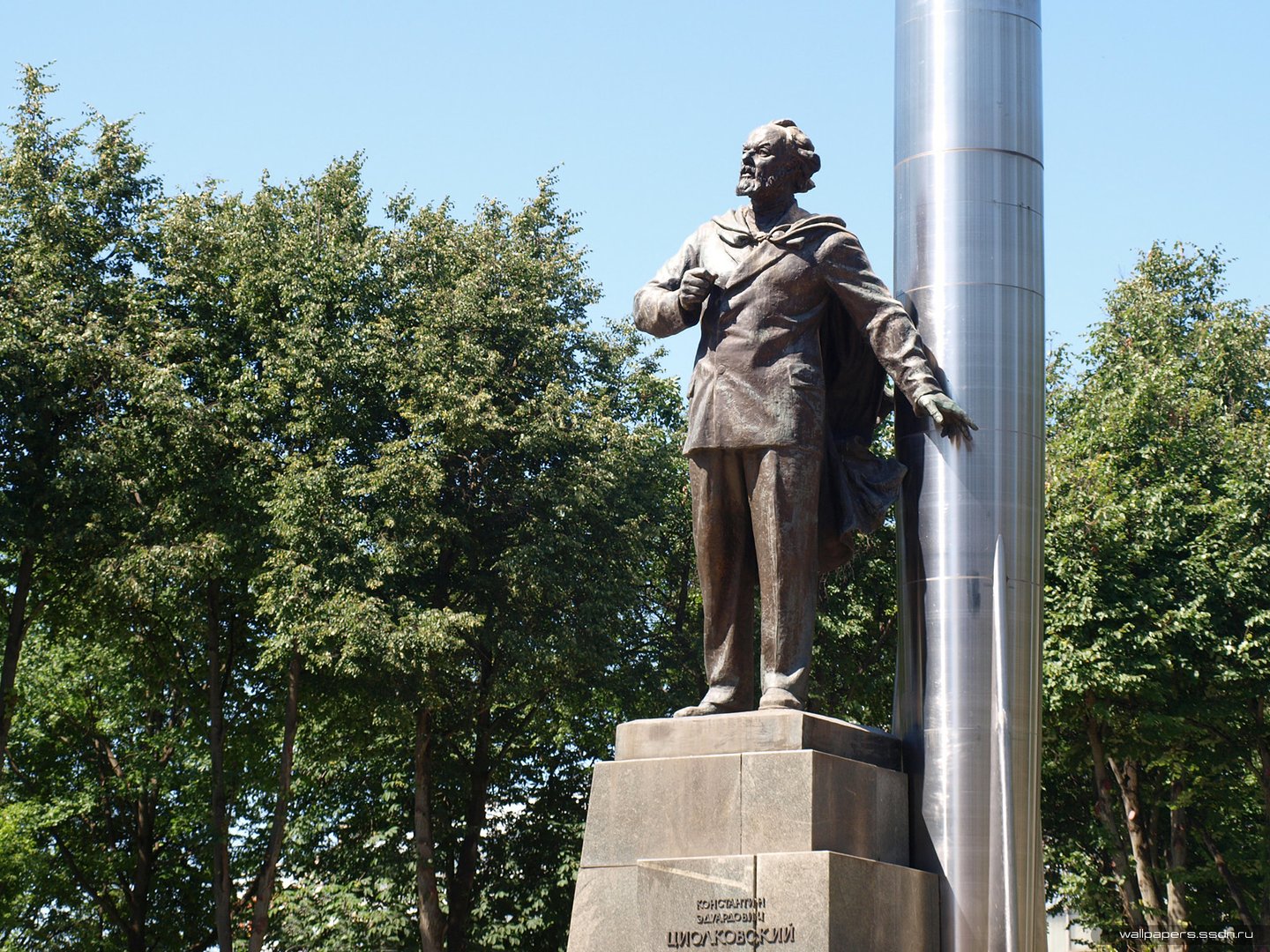 Памятник К. Э. Циолковскому (Калуга)