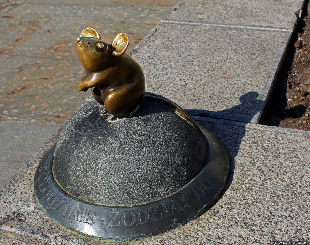 Скульптура «Чудесный мышонок» (Клайпеда)
