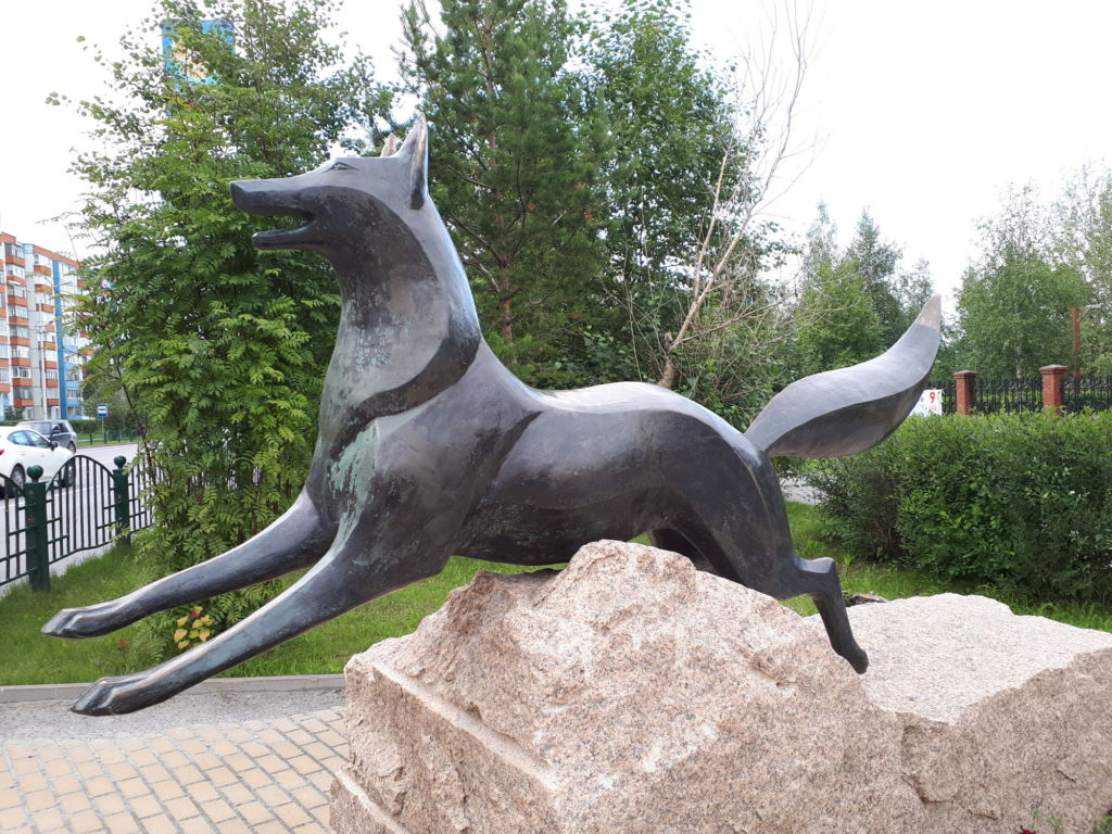 Памятник черному лису (Сургут)