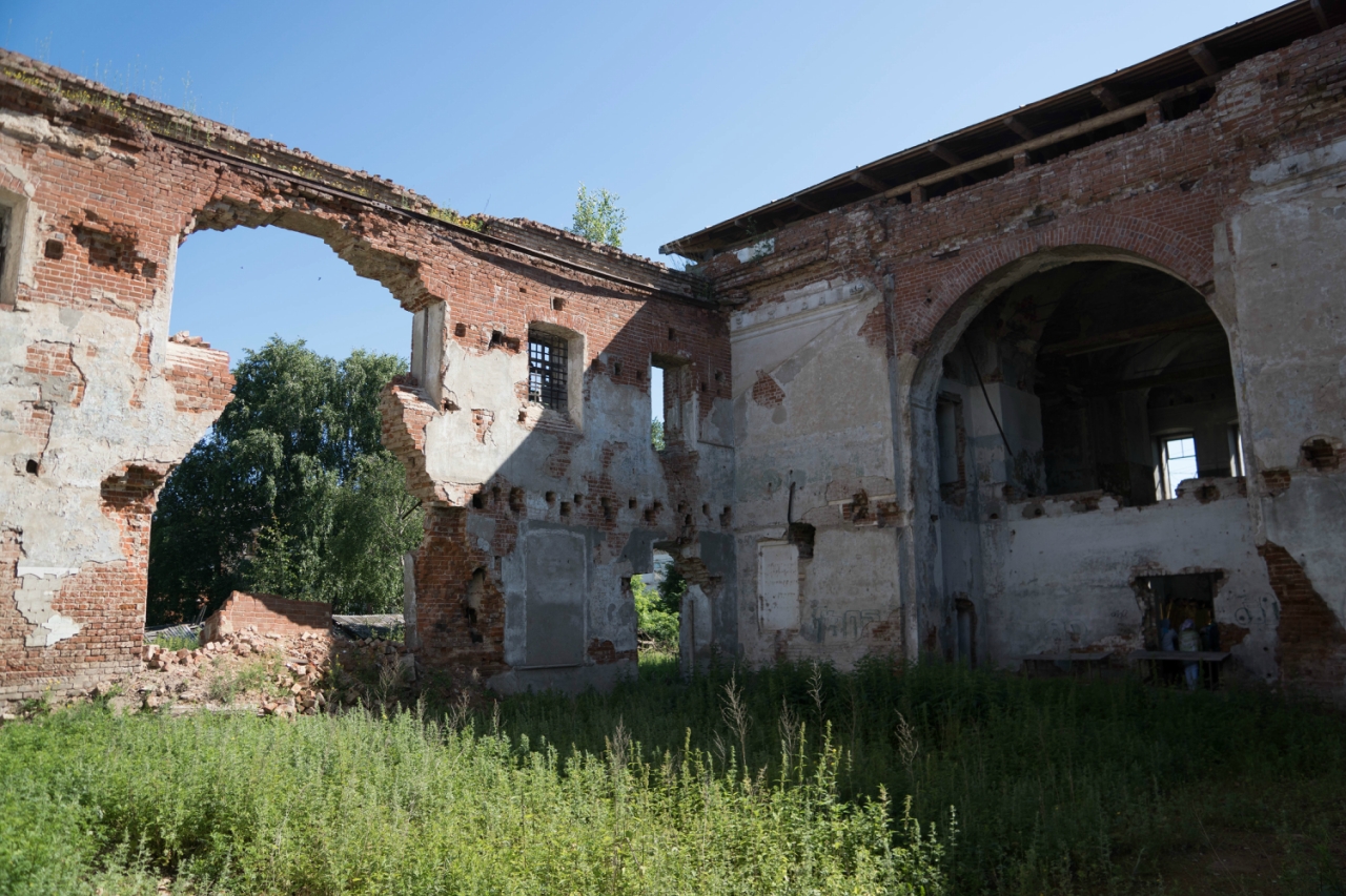 Руины Петропавловской церкви (Сарапул)