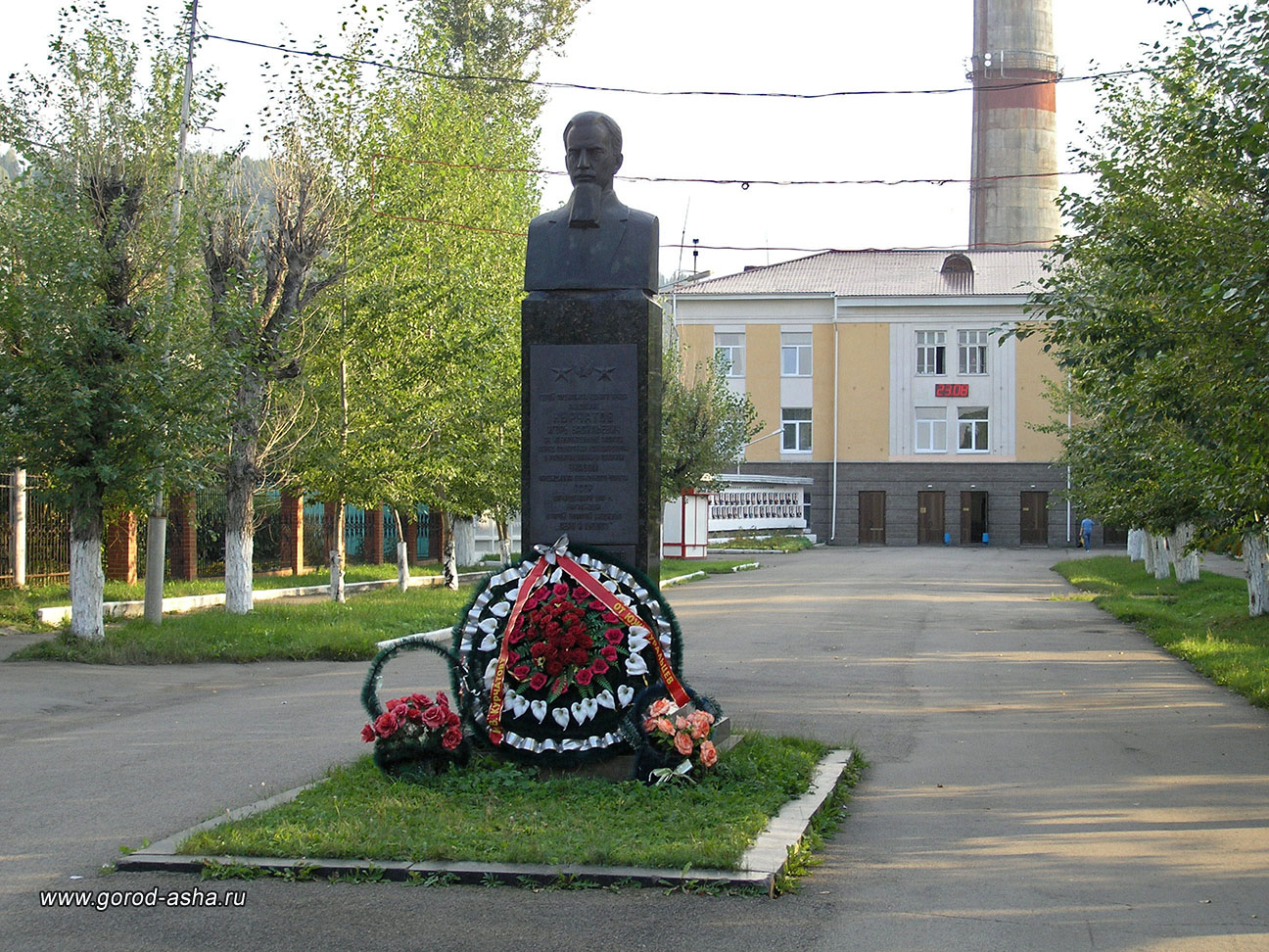 Памятник Курчатову (Сим)