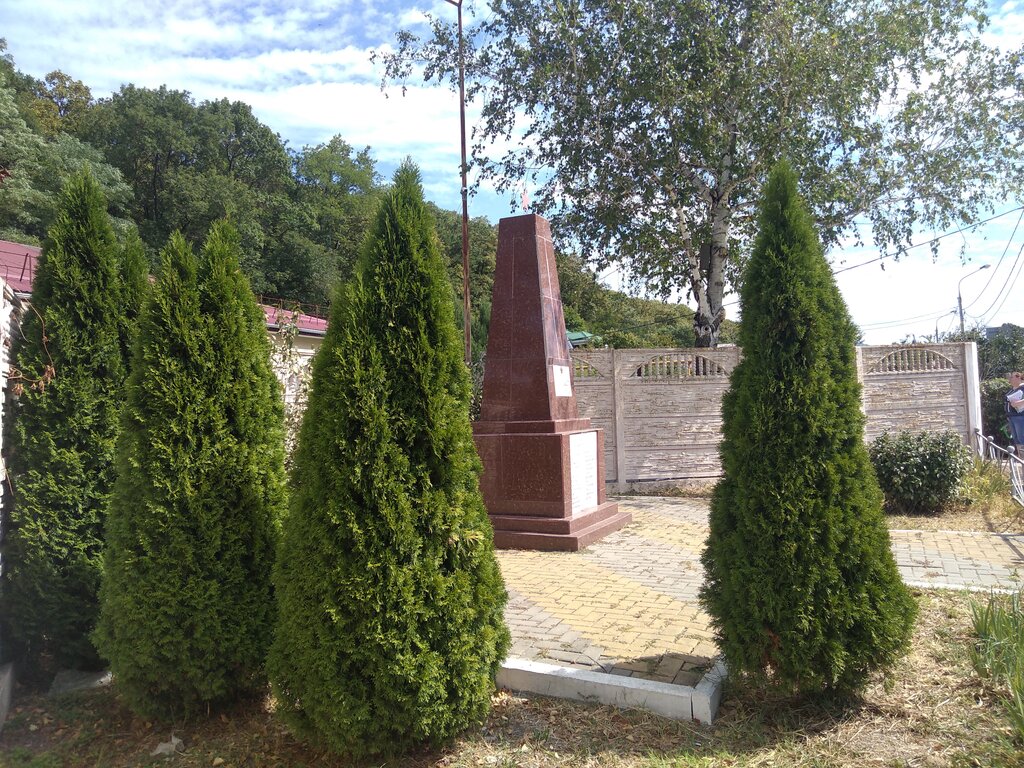 Памятник воинам-землякам (Дивноморское)
