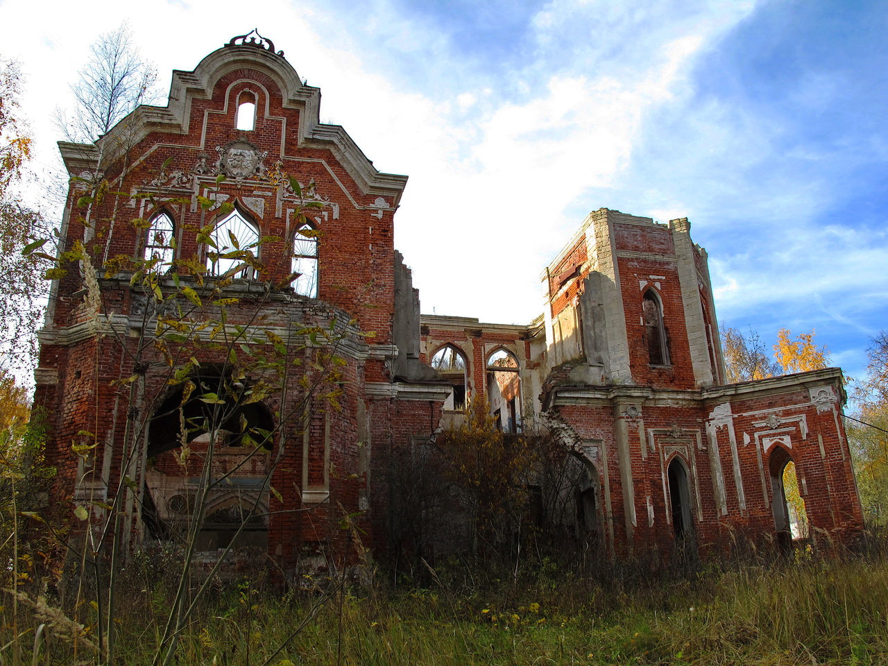 Руины усадьбы Голицыных-Муромцевых «Пречистое» (Гагарин)
