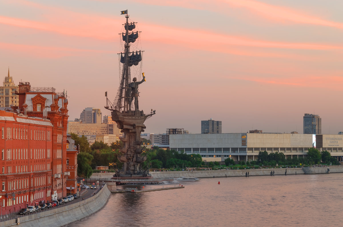 Памятник 300-летию флота и Петру I (Москва)