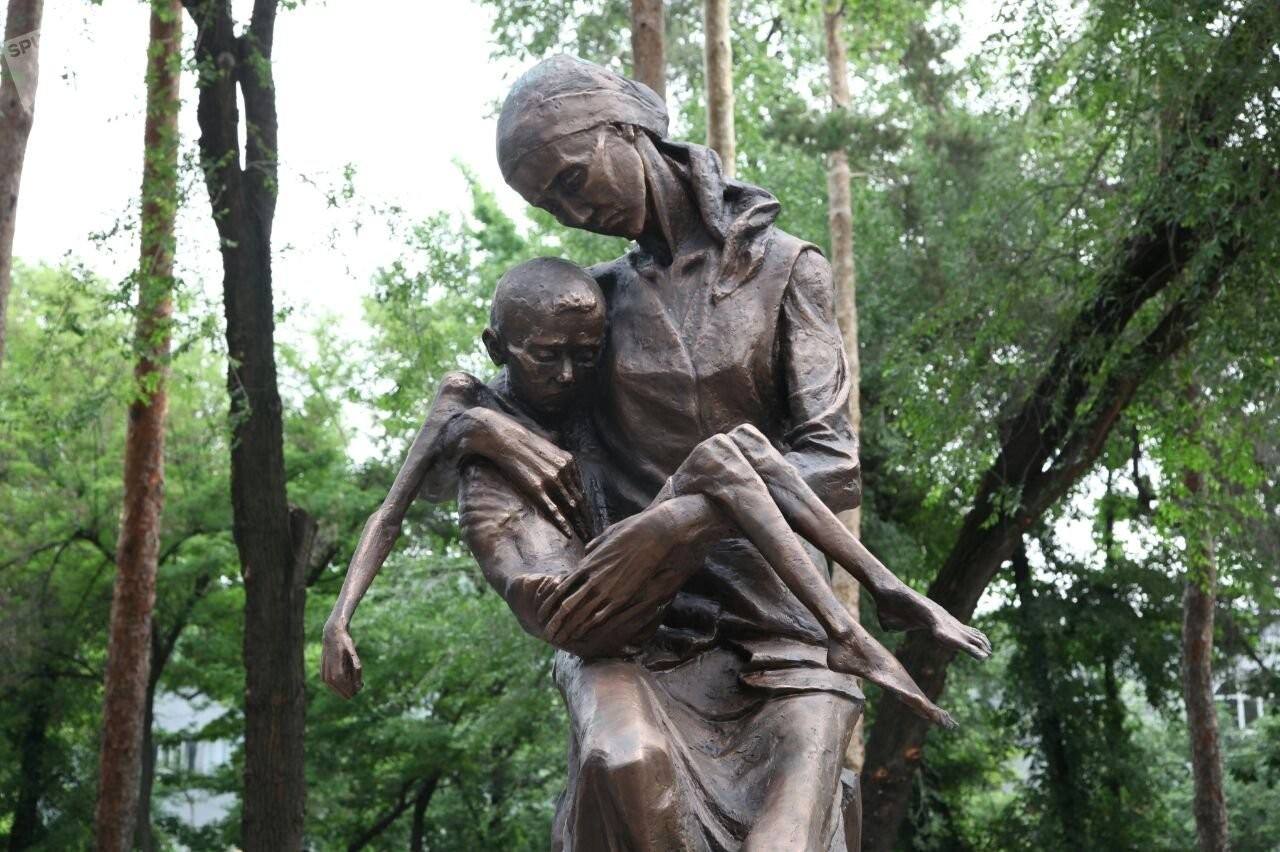 Памятник жертвам голодомора (Алматы)