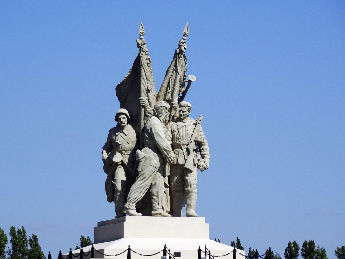 Монумент «Соединение фронтов» (Волгоградская область)