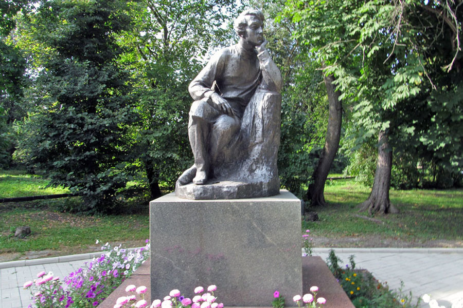 Памятник «Юный Белинский» (Белинский)