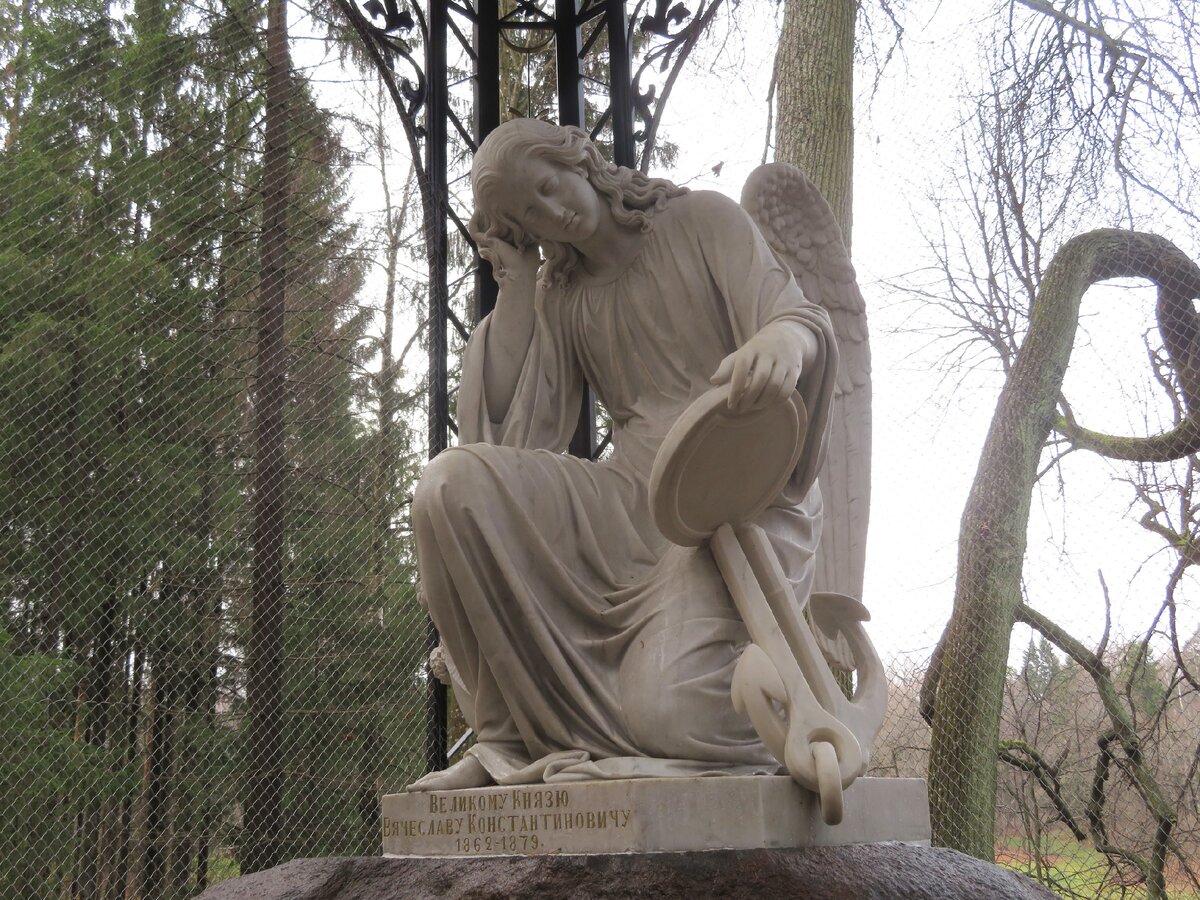 Памятник великому князю Вячеcлаву Константиновичу (Павловск)