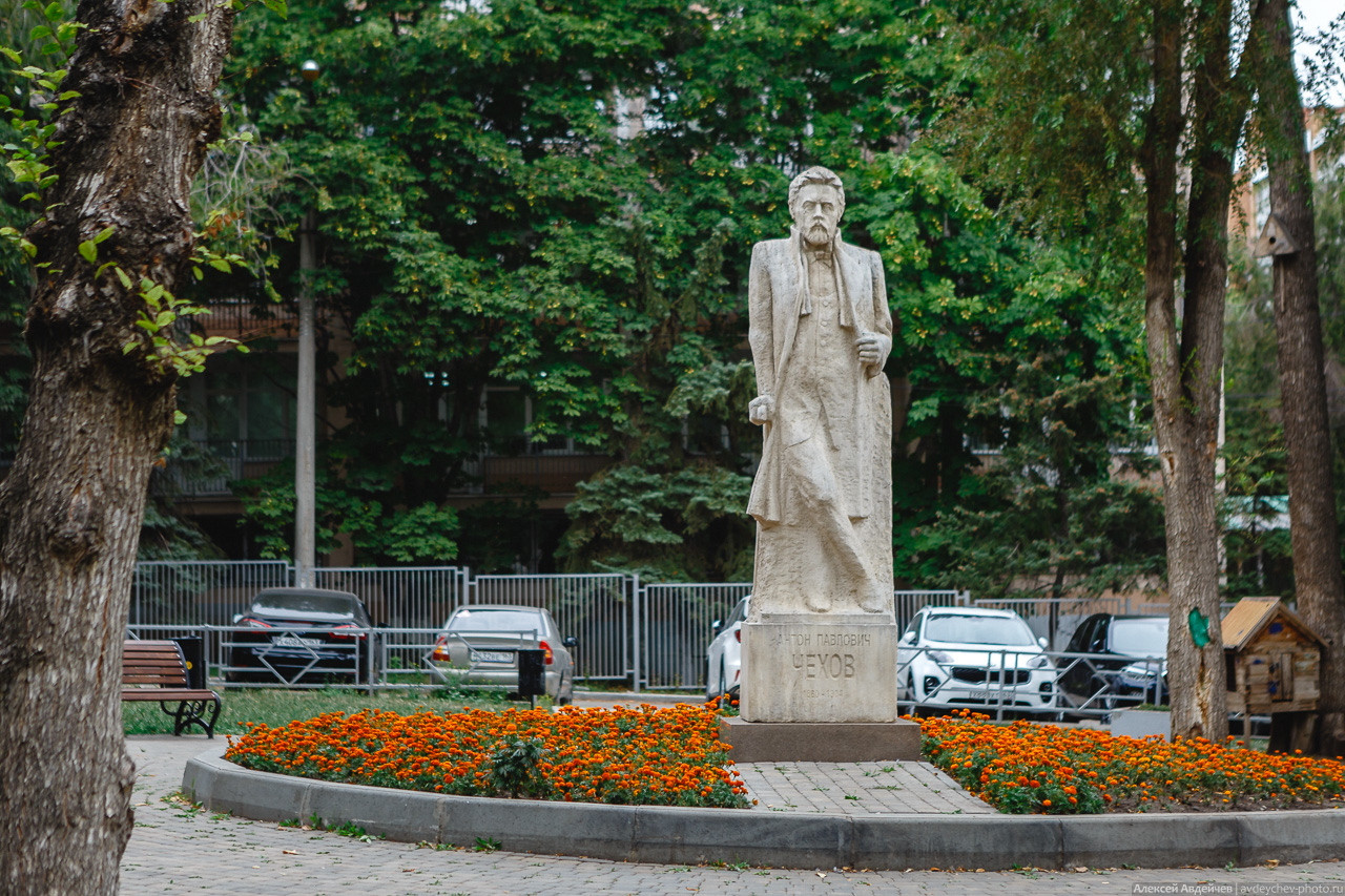 Памятник А. П. Чехову (Самара)