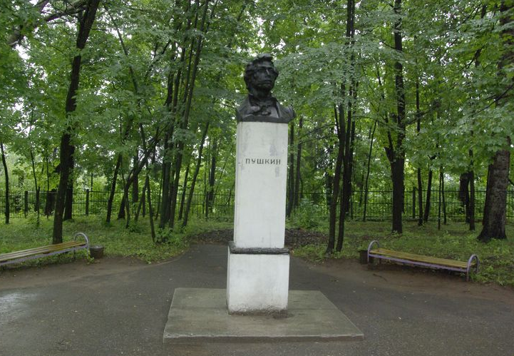 Памятник А. С. Пушкину (Слободской)