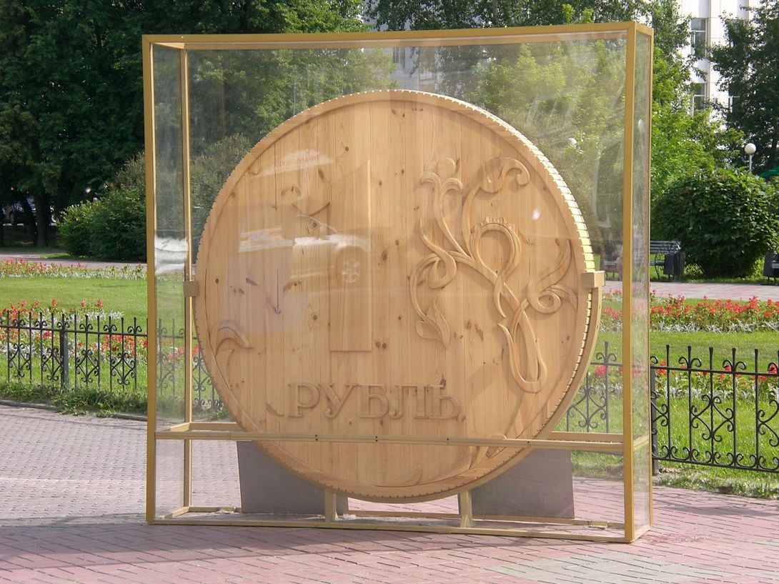 Скульптура «Деревянный рубль» (Томск)