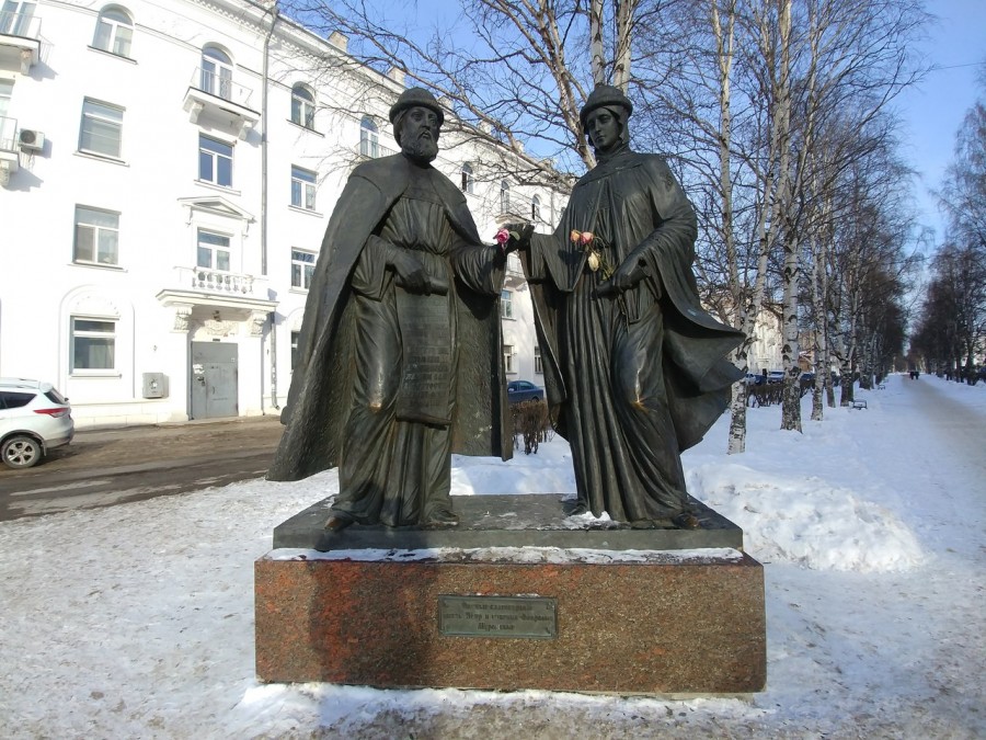 Памятник Петру и Февронии Муромским (Архангельск)