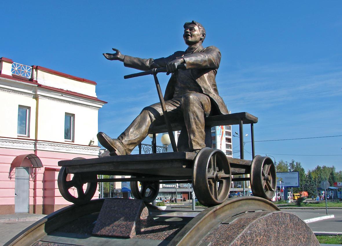 Памятник Мустафе (Йыван Кырля) (Йошкар-Ола)