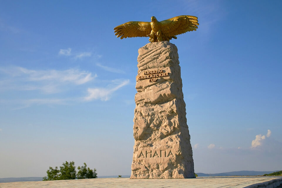 Памятник-стела «Парящий орел» (Сукко)
