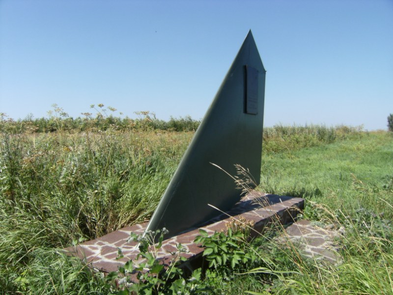 Памятники летчикам на кладбище фото