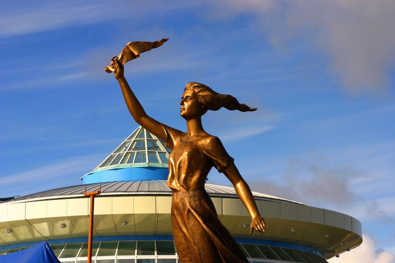 Скульптура «Ассоль Корабельная» (Ханты-Мансийск)