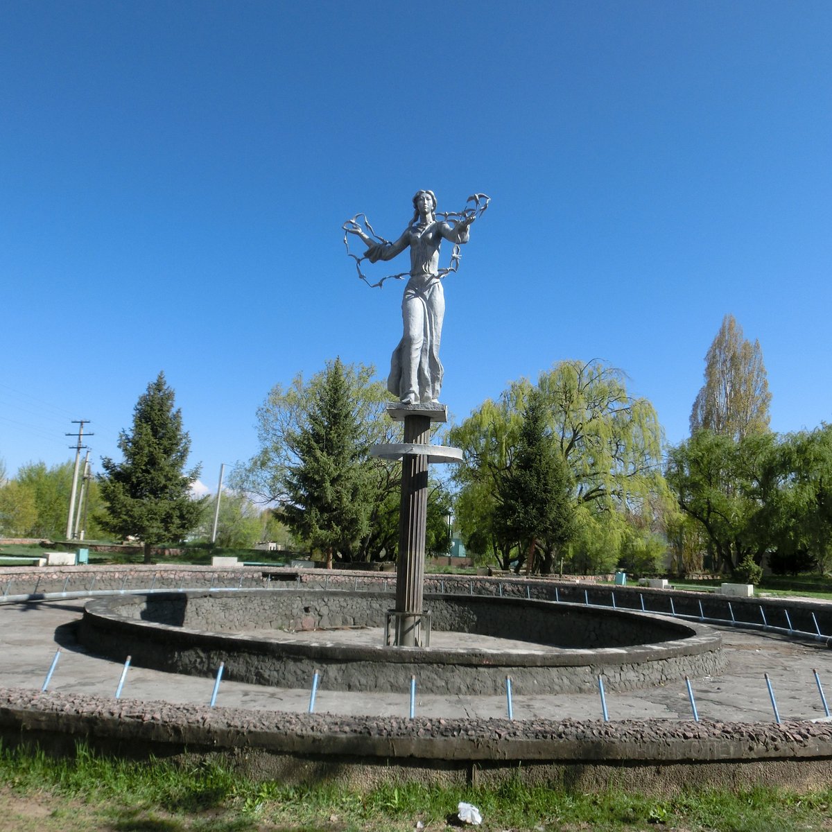 Памятник Чолпон (Киргизия)