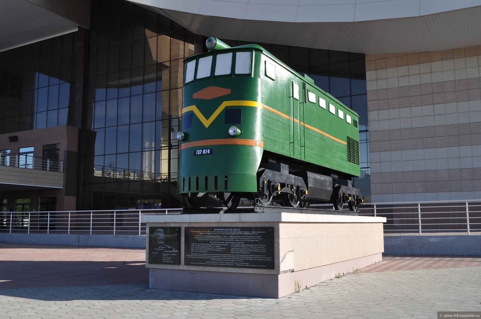 Памятник поезду в Нижневартовске