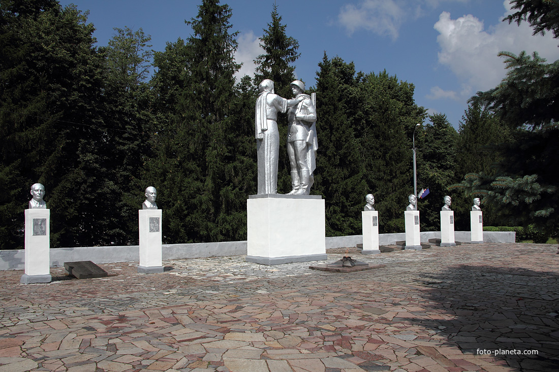 Памятник воинам (Белинский)