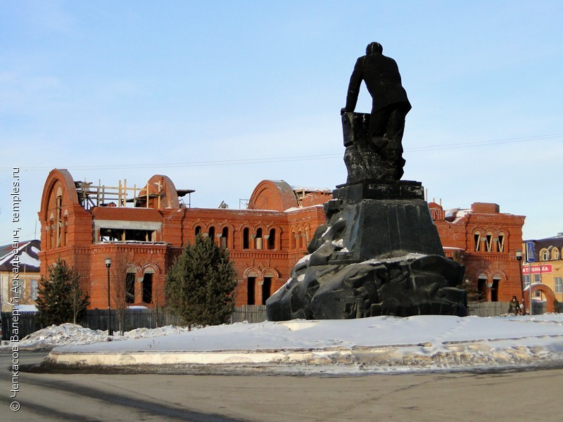 Памятник П. П. Шувалову (Лысьва)
