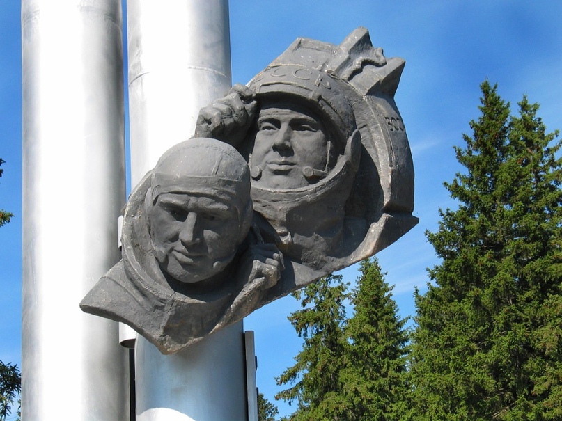 Памятник «космическим пришельцам» (Усолье)